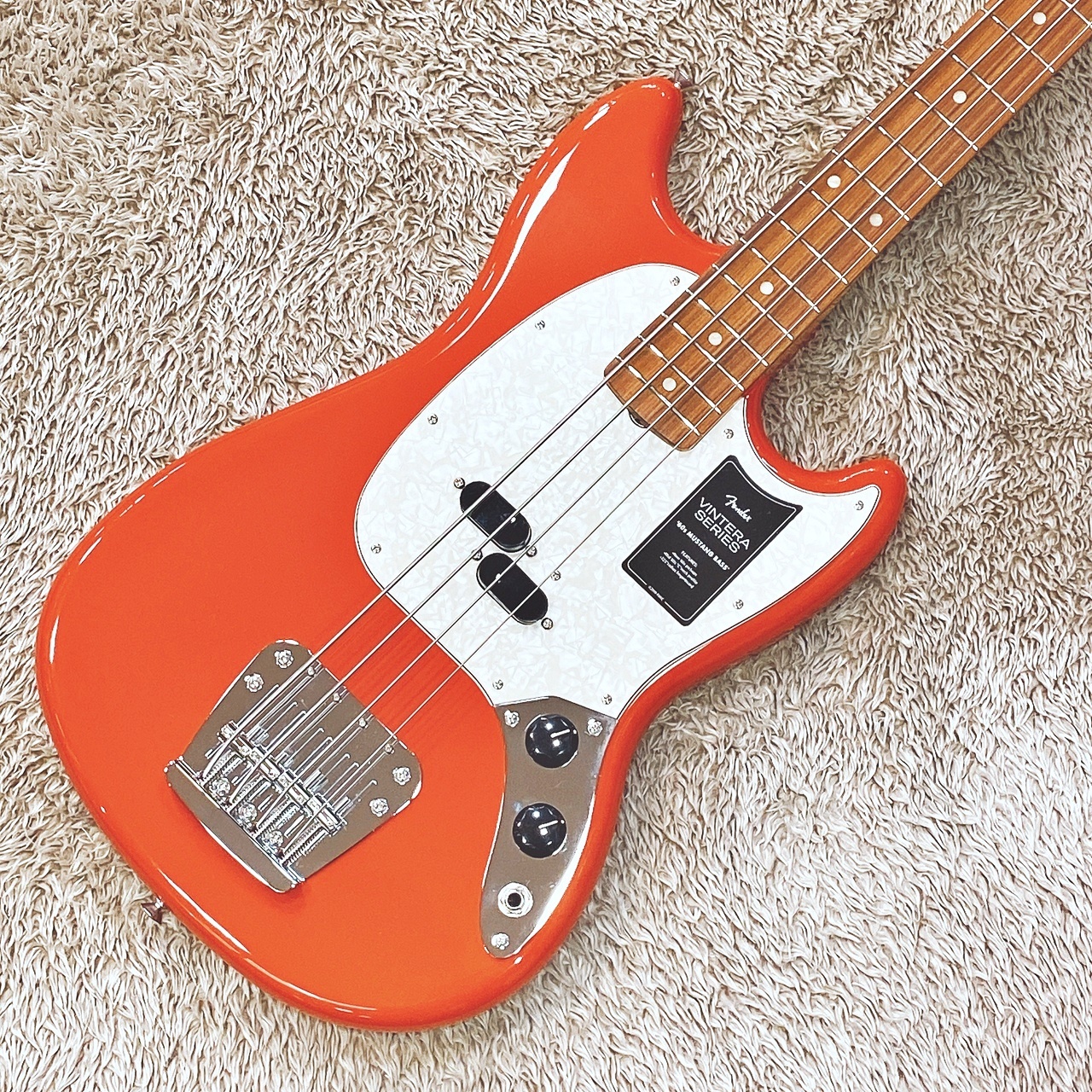 Fender Vintera '60s Mustang Bass Fiesta Red / Pau Ferro / FRD