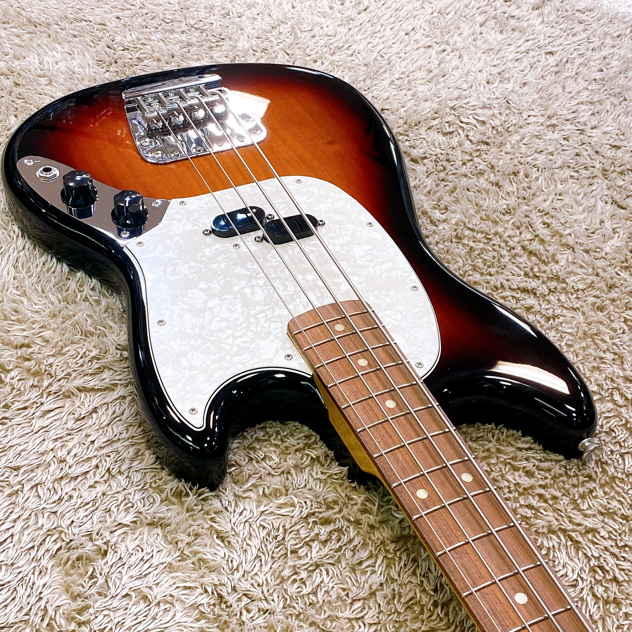 Fender Vintera '60s Mustang Bass 3-Color Sunburst / Pau Ferro