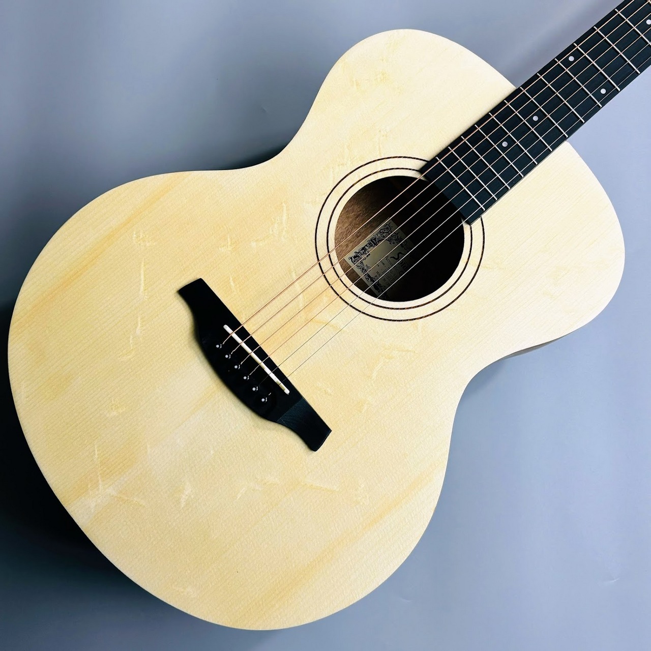 ホワイト アコースティックギター ギターケース付き ホワイト アコースティックギター ギターケース付き