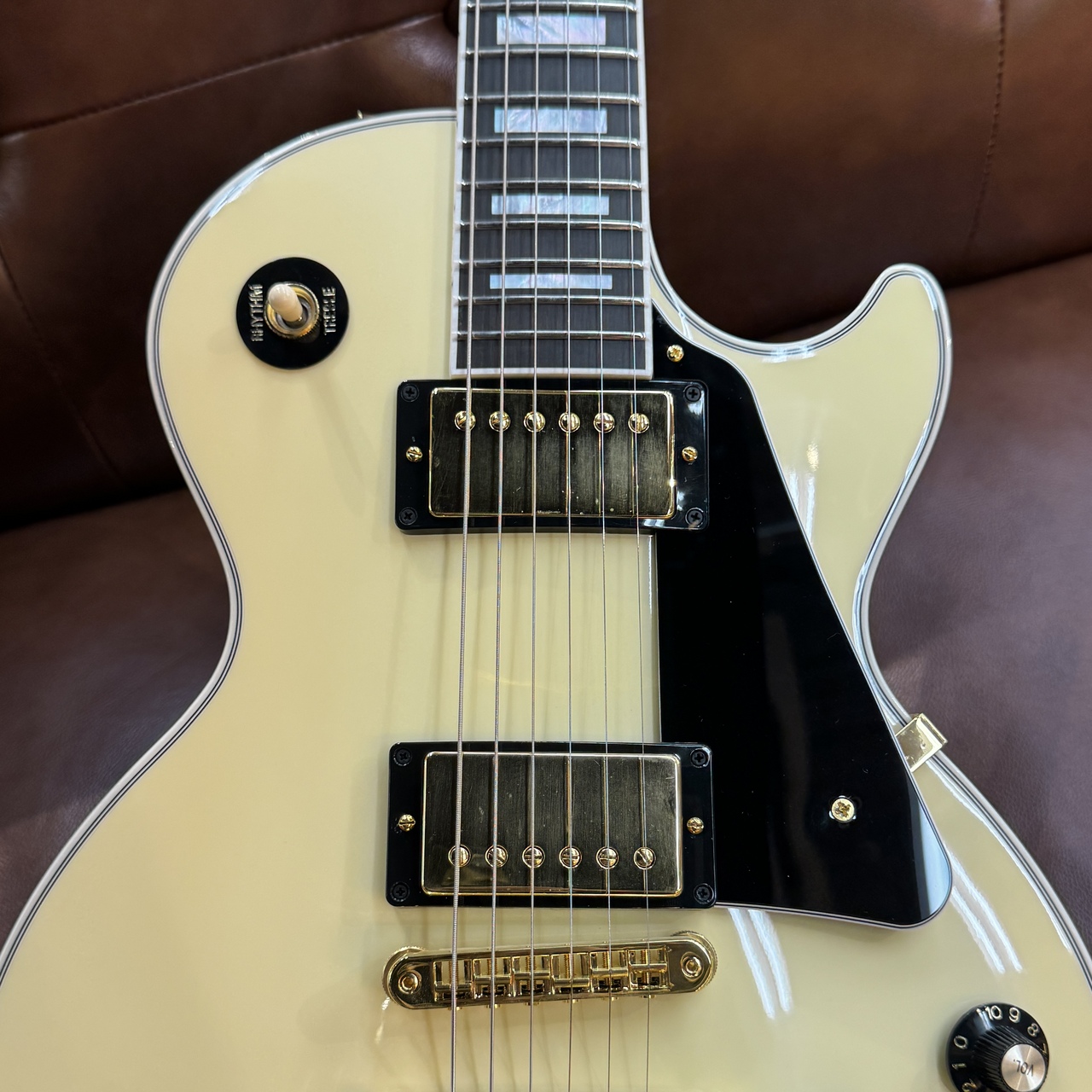 Gibson 【レア物】Les Paul Custom 70s / Butter Cream #210940088
