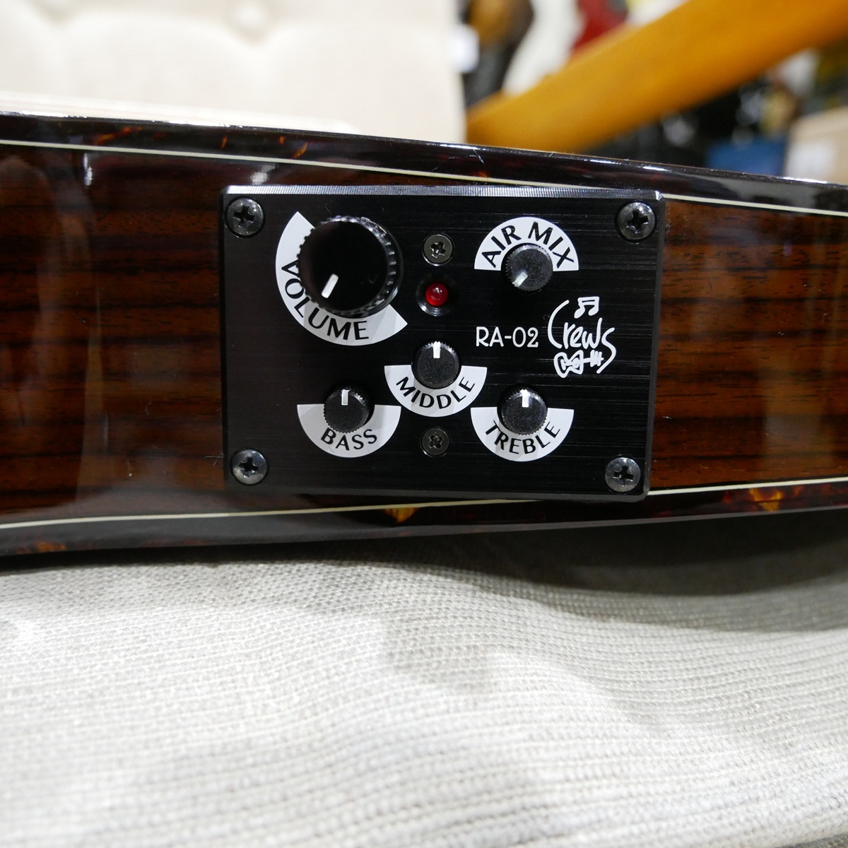 Crews Maniac Sound EG-1500C / Natural Yellow 【抜群の演奏性を誇る