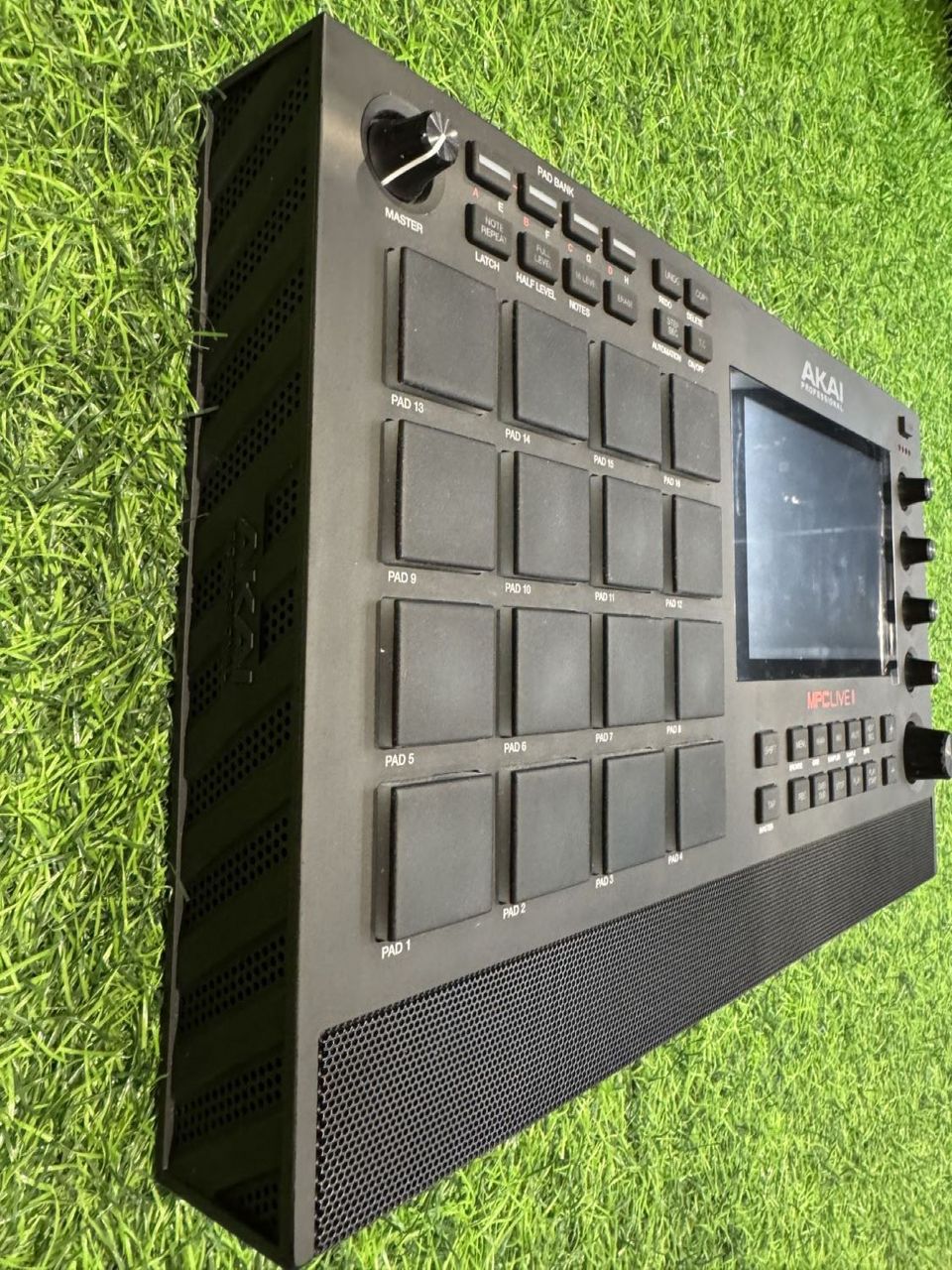 AKAI MPC Live II ビートマシーン 展示アウトレット品（B級特価