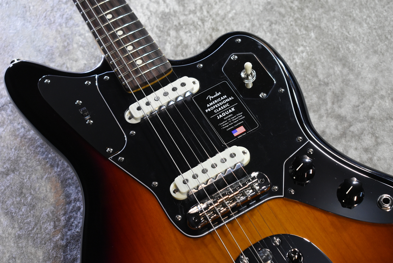 Fender AMERICAN PROFESSIONAL CLASSIC JAGUAR 3-Color Sunburst
