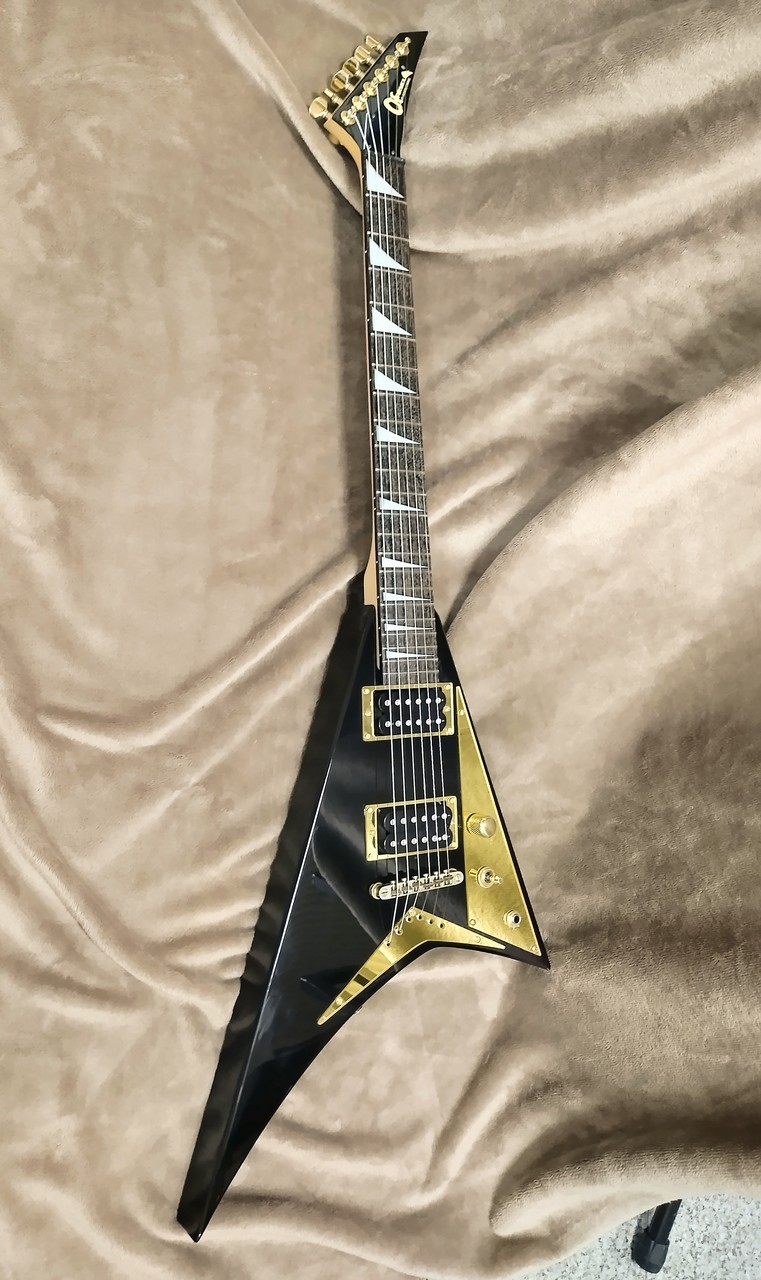 ​【1986年製】日本製 Charvel 日本製のCharvelギターが復活！｜サウンドハウス ゴールド仕様 ランディV ギター