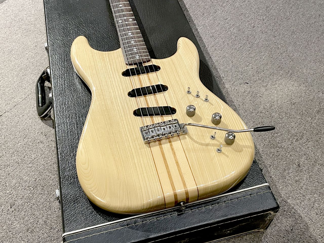 【希少】FERNANDES MA-65 エレキギター ブラウン 希少】FERNANDES MA-65 エレキギター ブラウン