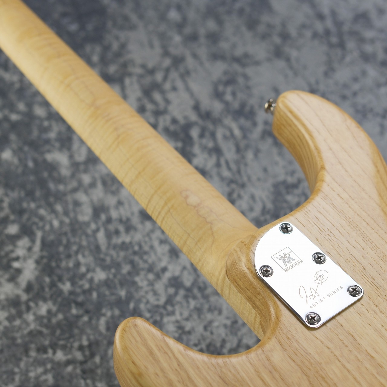 MUSIC MAN StingRay JOE DART MODEL- Velvet Natural -【3.58kg