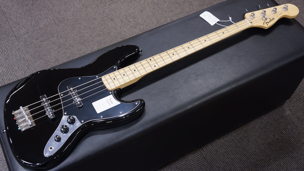 Fender Standard Jazz Bass Maple Fingerboard Black Pickguard