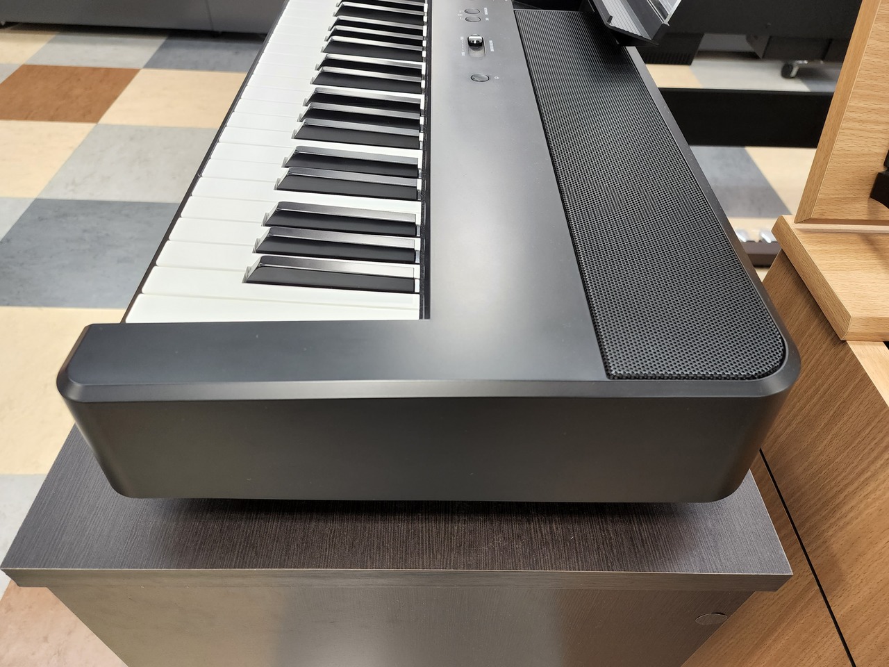 KORG コルグ 電子ピアノ 88鍵盤 Liano L1SP 薄さ7ｃｍ 6kgの軽量ボディ