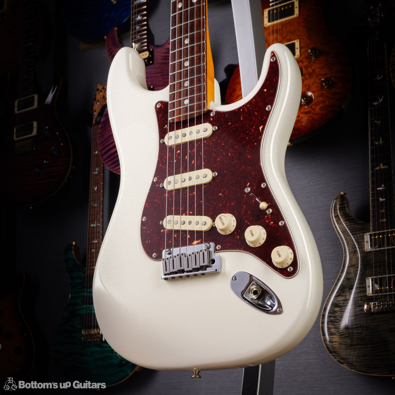 Fender - USA - 2019 - American Ultra Stratocaster - Arctic