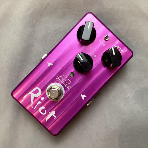 shur Riot Distortion エフェクター購入時の箱に入れて発送致します