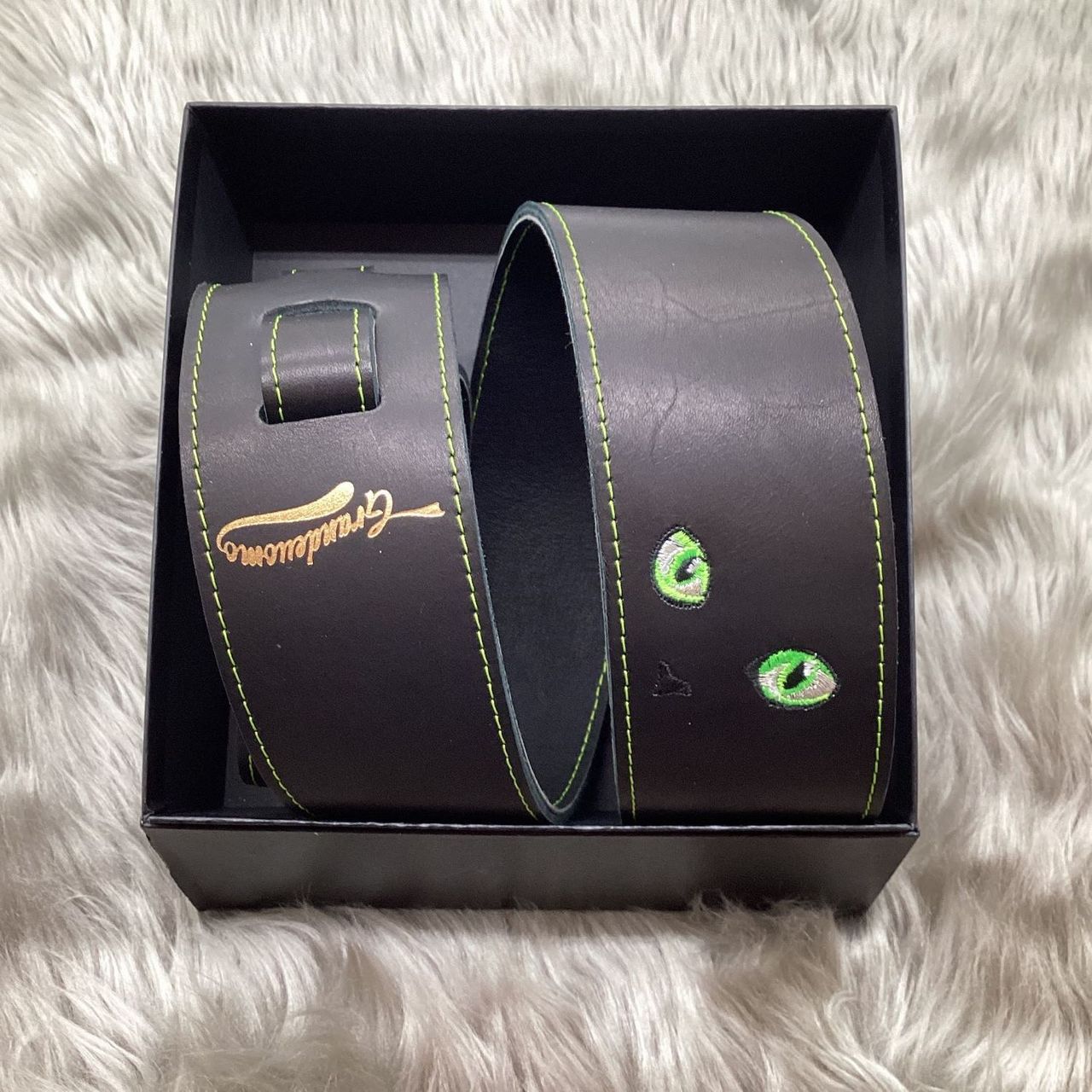 Grande uomo ネコシシュウ エメラルド