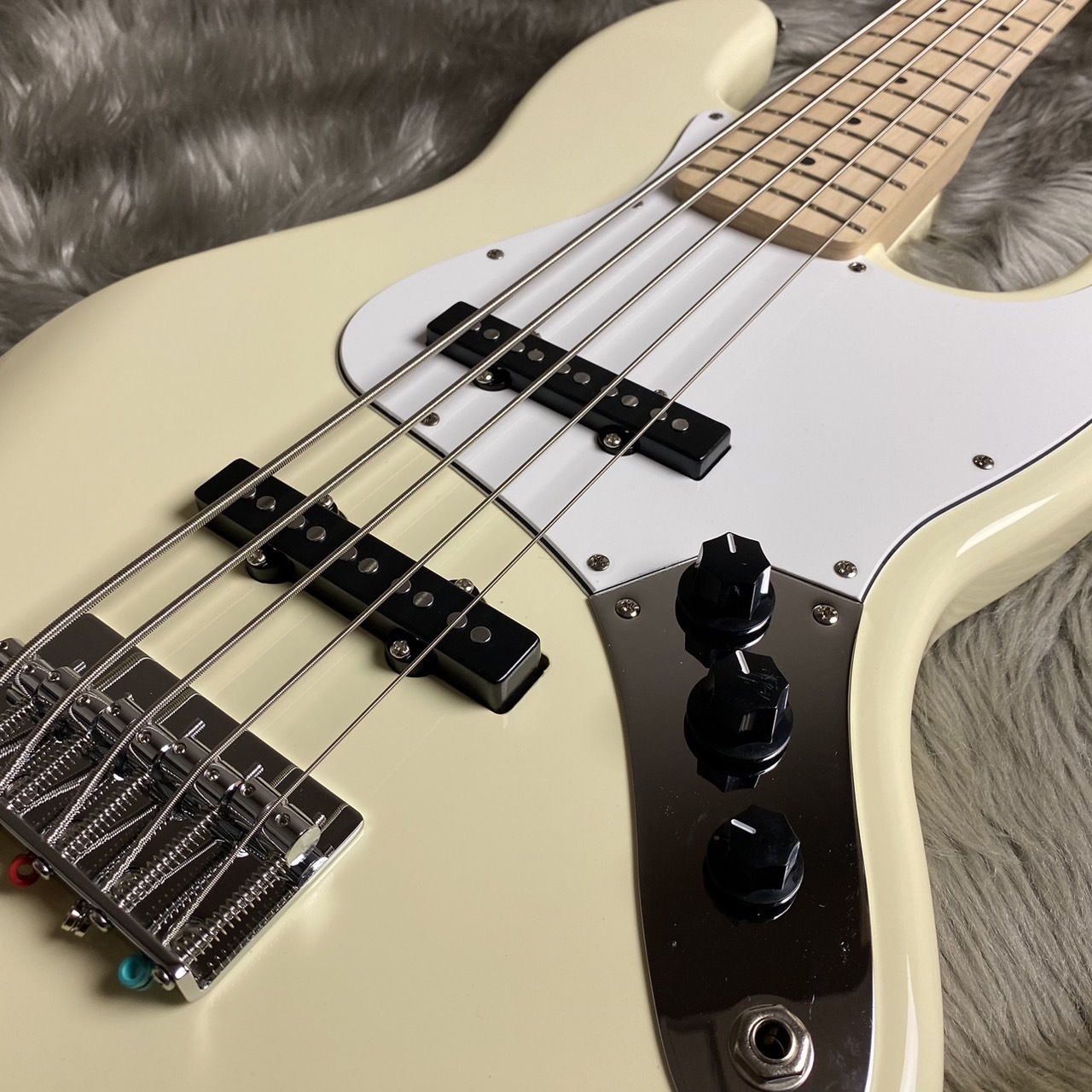 Squier Jazz Bass ホワイト エレキベース 別売りのソフトケース付
