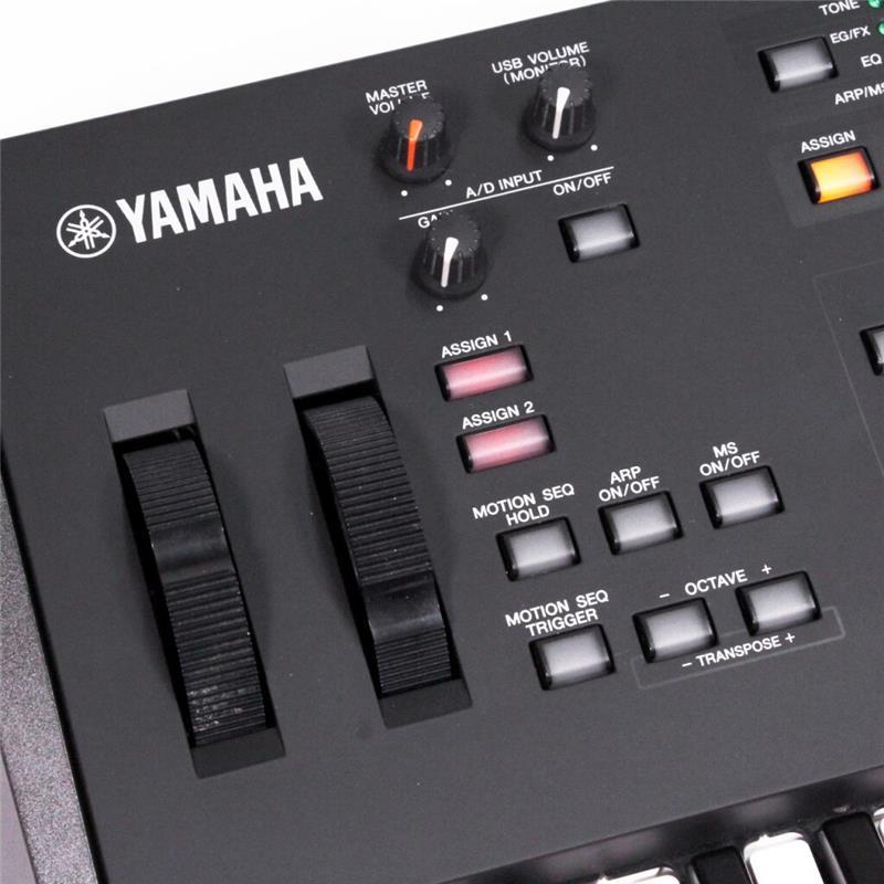 YAMAHA USED 中古 MODX6（専用ソフトケースつき）※配送事項要ご確認