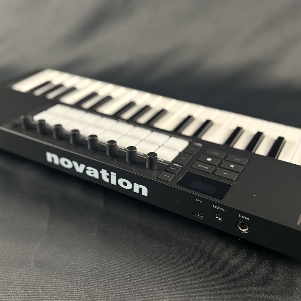 未使用に近い【NOVATION】Launchkey Mini 37 MK4 novation Launchkey Mini 37 MK4 MIDIキーボード 37鍵 ミニ鍵盤