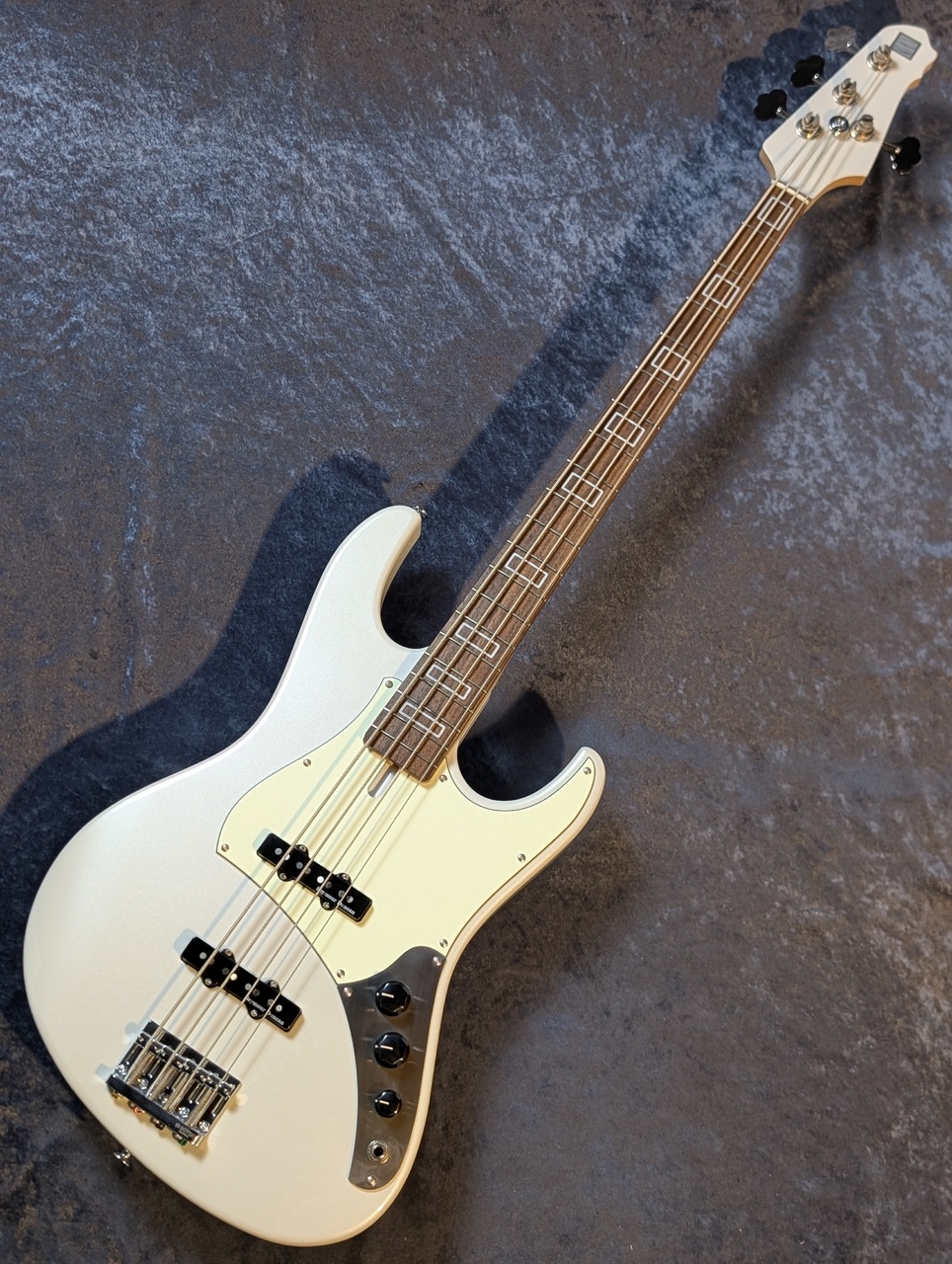 Minamo Guitars W9 Type J -Snow White-【3.98㎏】【#28】（新品