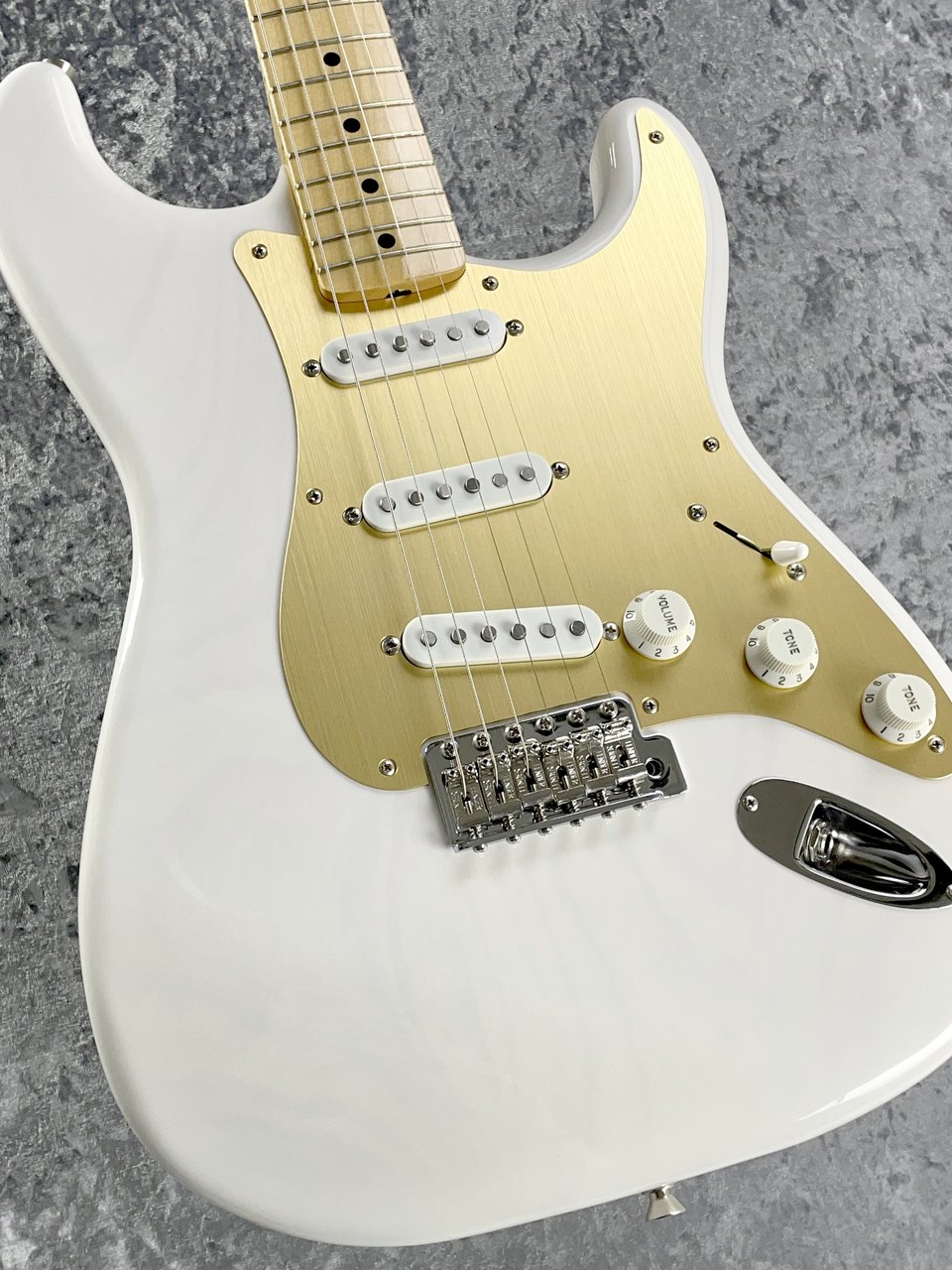 Fender 日本製 Stratocaster cream white 1990 Fender Made in Japan ST-54 Olympic White | The Music Zoo