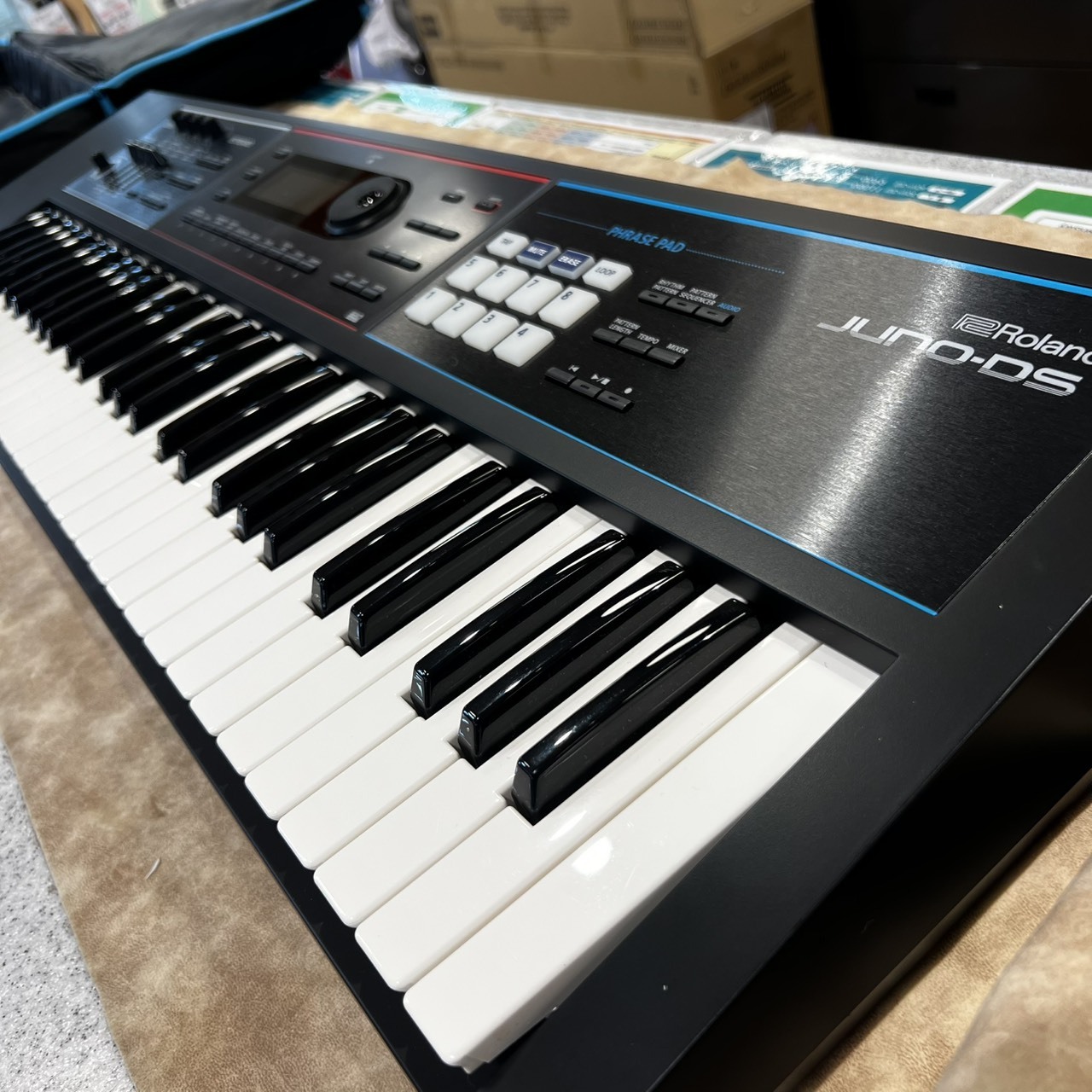 Roland 【中古】Roland JUNO-DS61 純正ケース付き！（中古/送料無料
