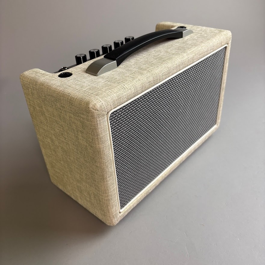 LBA-10 ベース用アンプ　美品！　オマケ付き！ LBA-10 ベース用アンプ 美品！ オマケ付き！ LBA-10 Louis