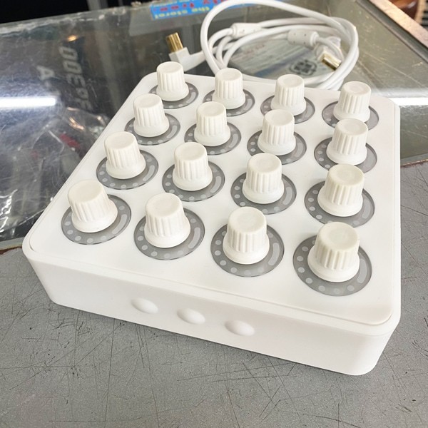 DJ TechTools Midi Fighter Twister（中古）【楽器検索デジマート】