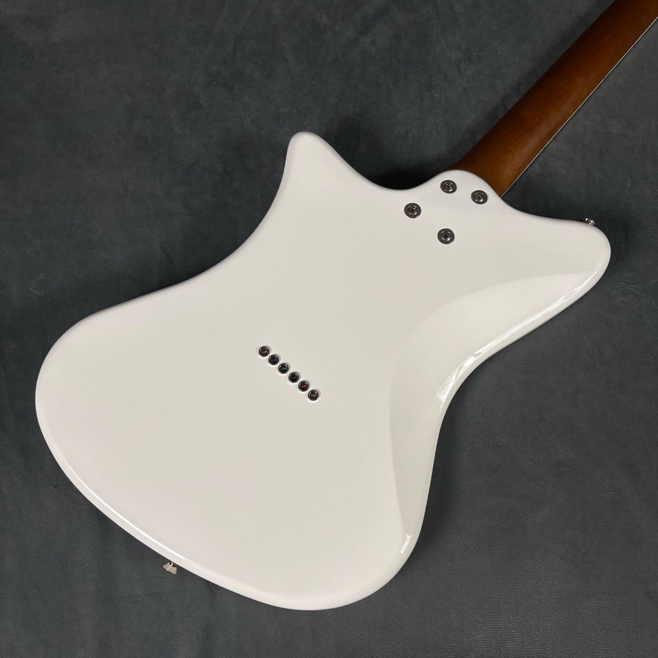 ホワイト エレキギター RYOGA ⚠️1部ジャンク⚠️ Ryoga HORNET White エレキギター ハムバッカー ベイクド