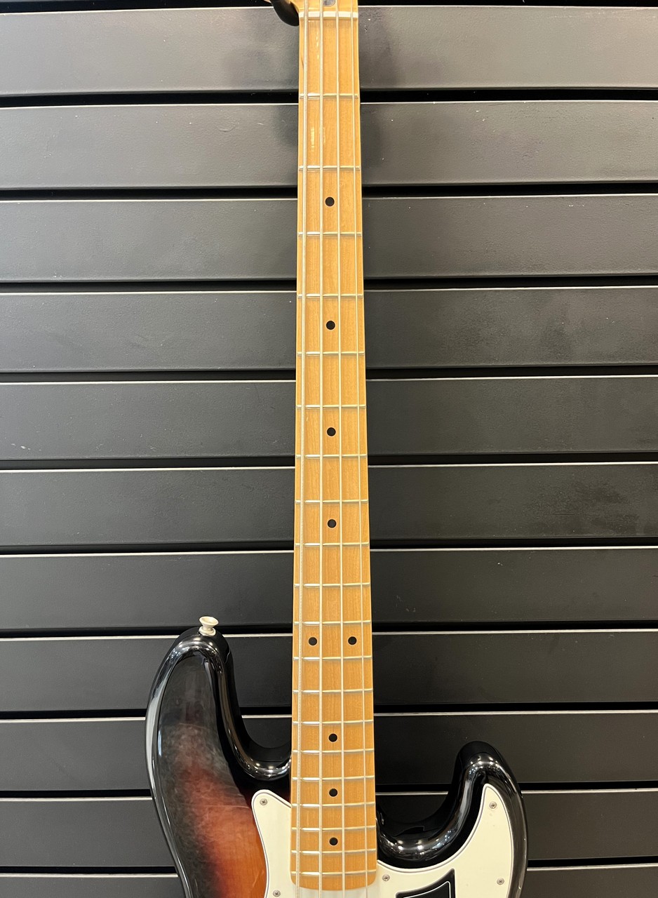 Fender Player Jazz Bass, Maple Fingerboard / 3-Color Sunburst