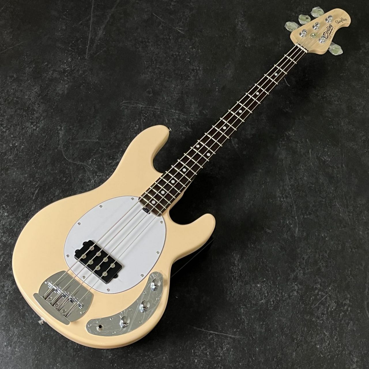 日曜限界値下げ　ほぼ未使用　Sterling StingRay エレキベース 日曜限界値下げ ほぼ未使用 Sterling StingRay エレキベース