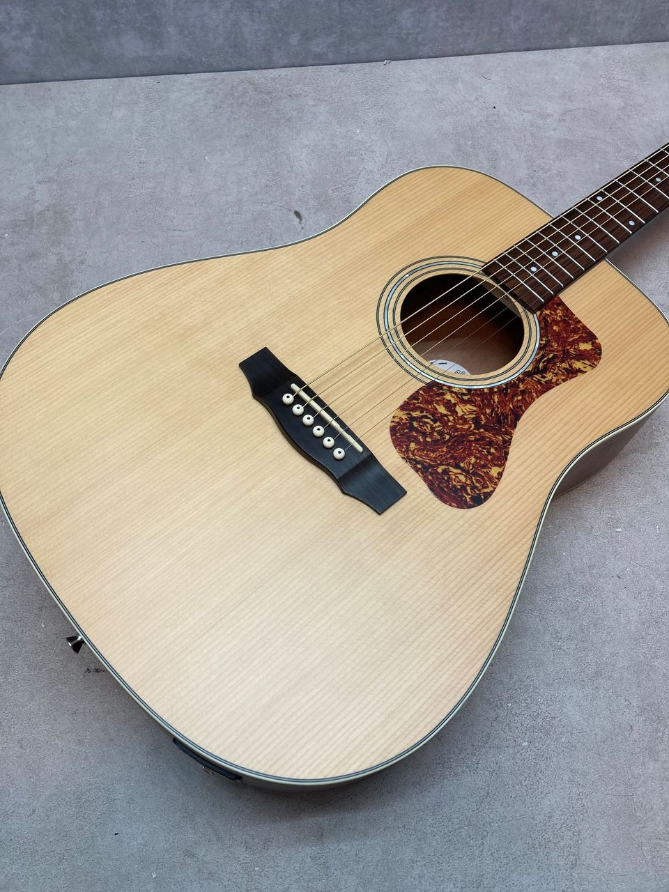 GUILD D-240E