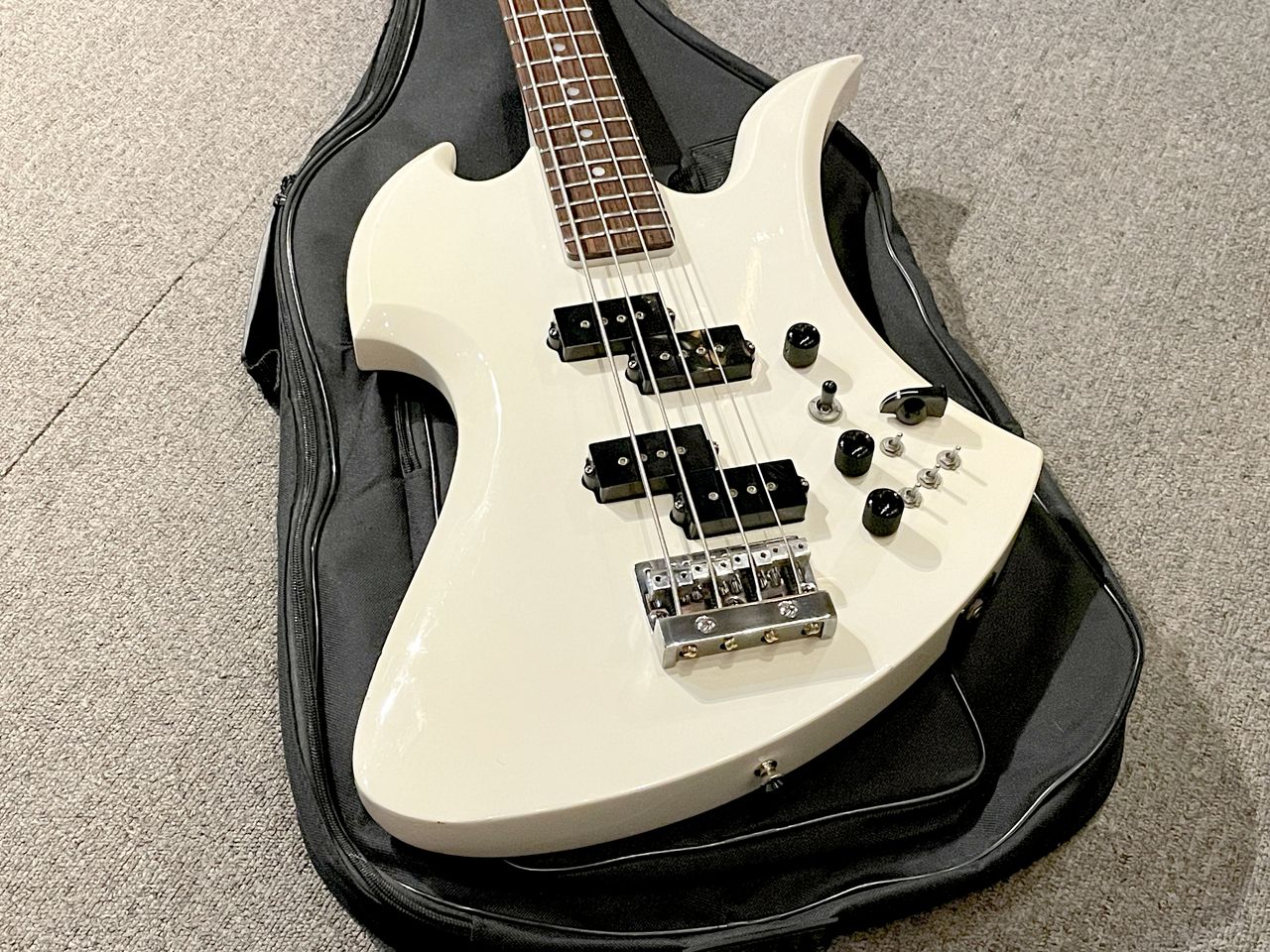 B.C.Rich Japan NJ Series MB-20 Mockingbird Bass（ビンテージ