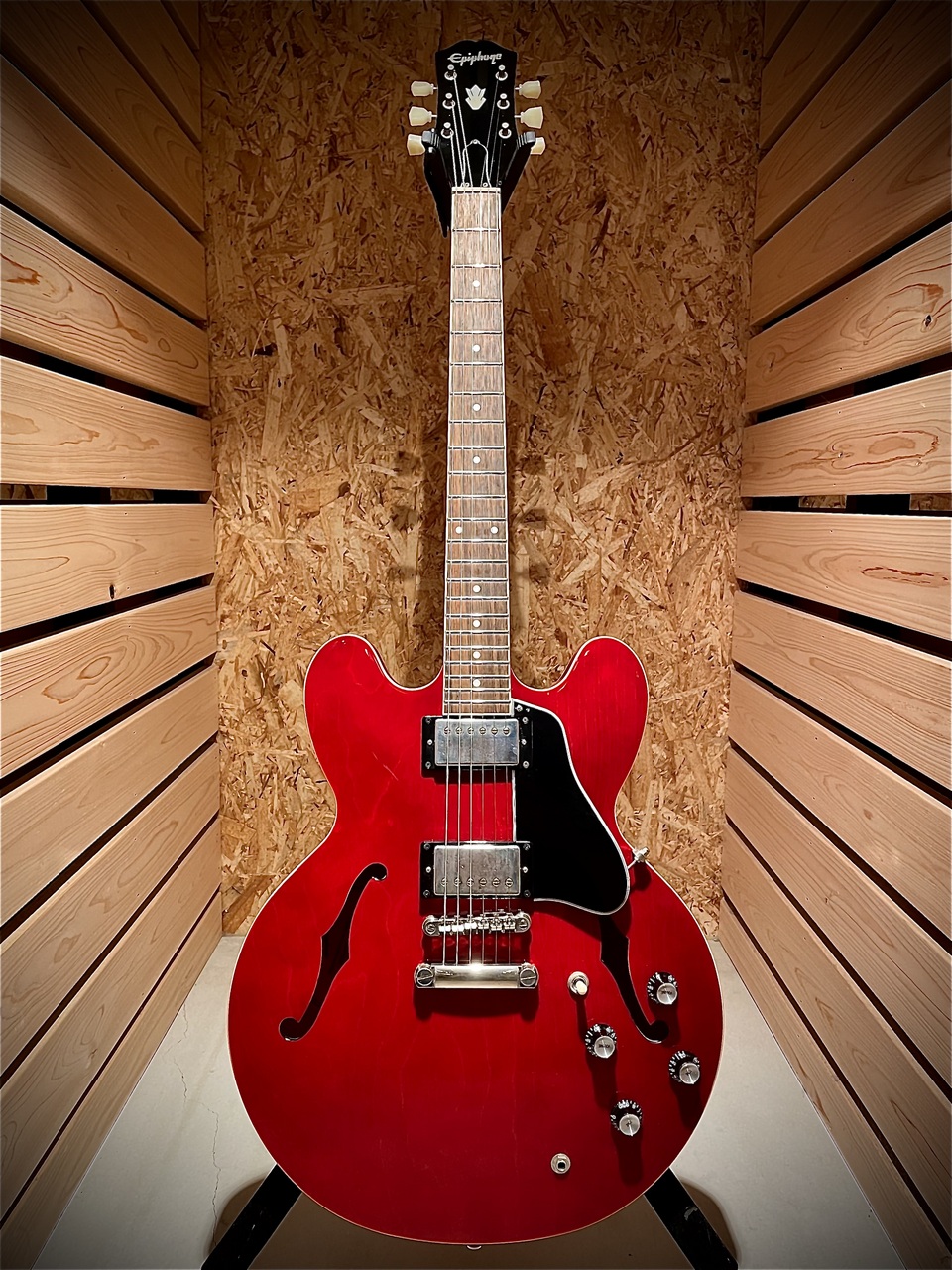 ギター Epiphone ES-335 IG CH Epiphone Sweet and Soulful Semi-Hollow – Gibson