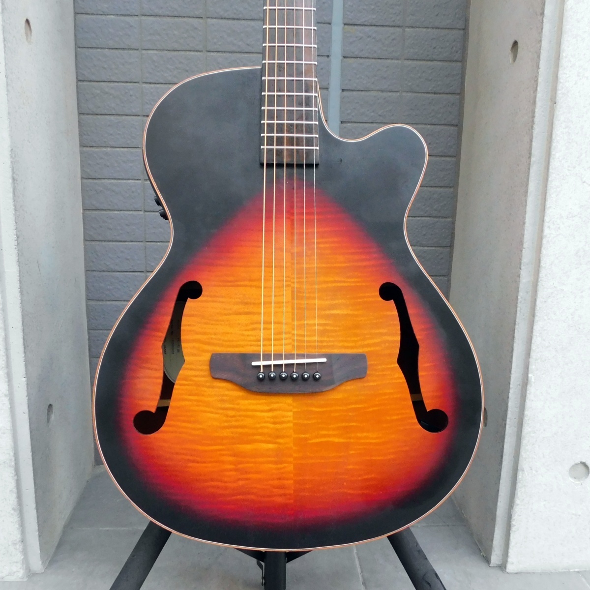 「順次値下げ」少使用(美品)アリア「Fホールエレアコ」ギター 順次値下げ」少使用(美品)アリア「Fホールエレアコ」ギター 順次値下げ