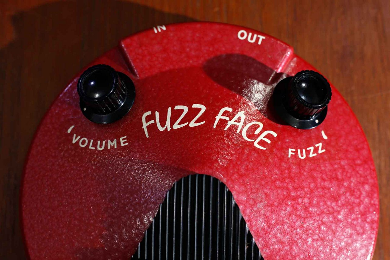 Fuzz Face ファズペダル 赤 Fuzz Face ファズペダル 赤 Vintage Fuzzfaceの魅力！その2