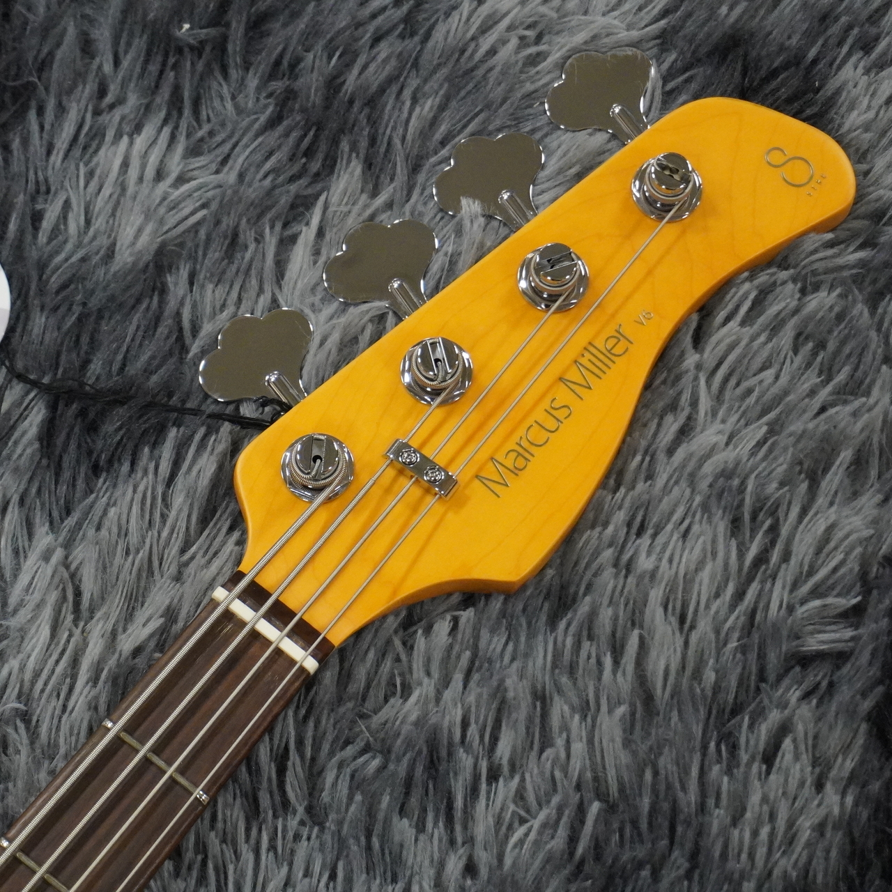 Sire Marcus Miller V6 4-String AWH (Antique White)【2025 NEWモデル