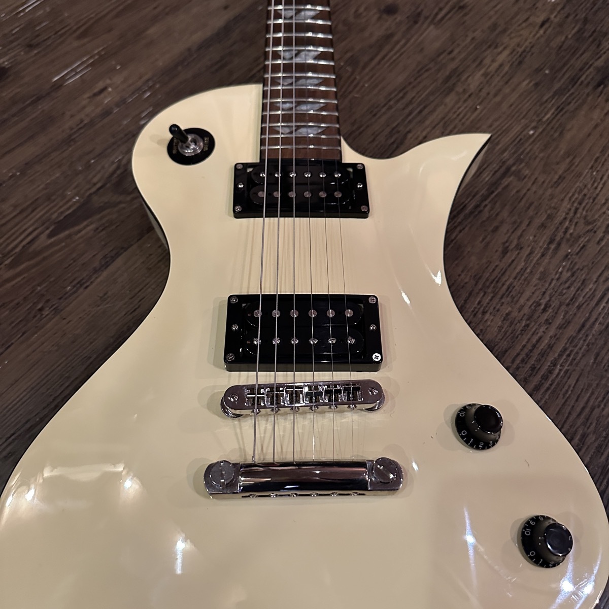 FERNANDES RAVELLE Standard White Electric Guitar（中古/送料無料