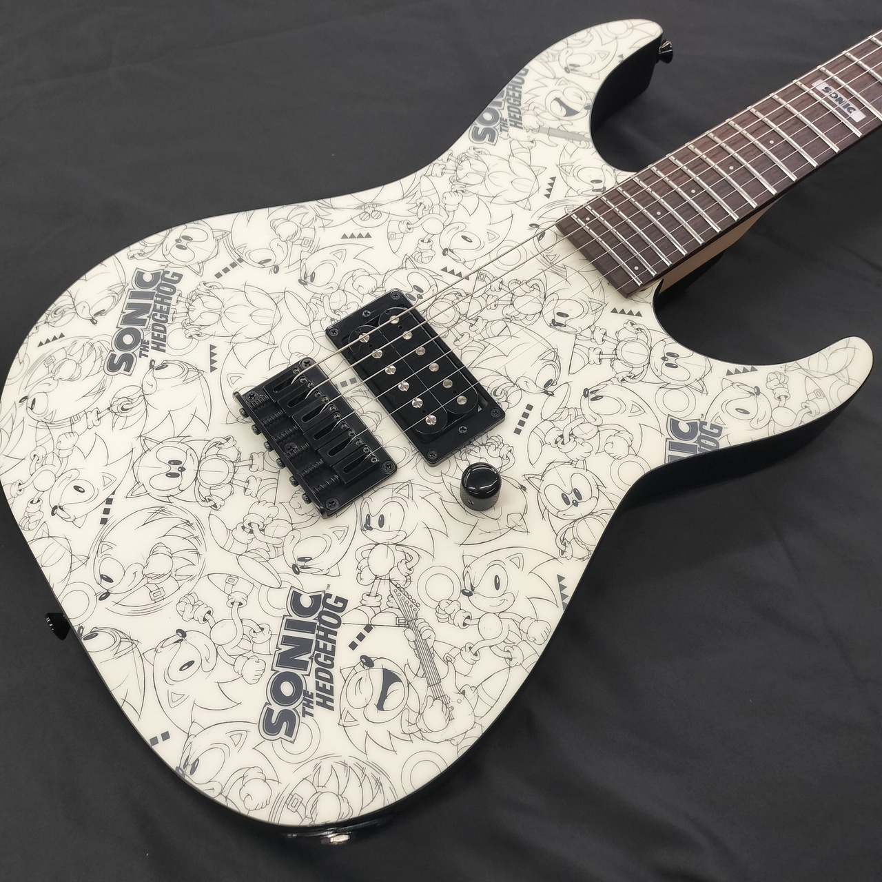 ESP SONIC THE HEDGEHOG GUITAR III -Classic Sonic Edition