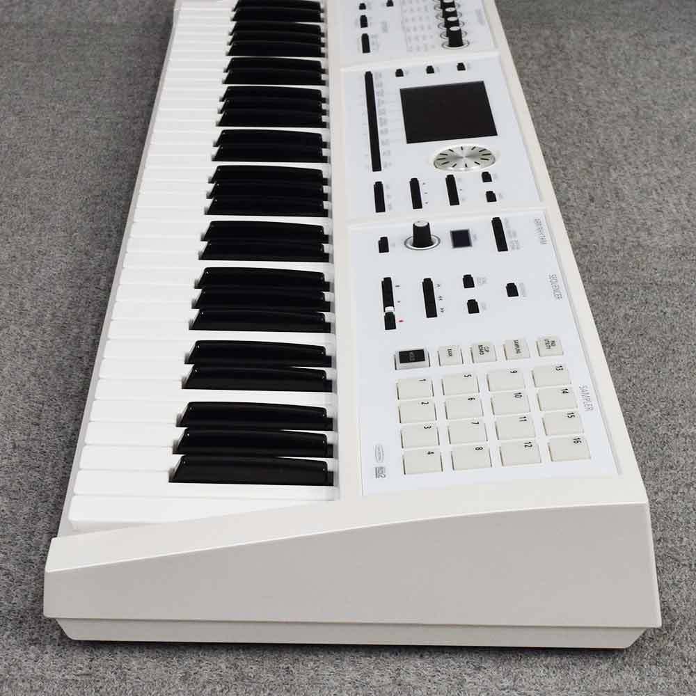 Roland FA-06-SC（限定ホワイト） シンセサイザー 【 中古 】（中古 