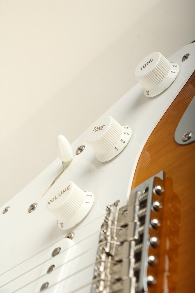 Fender 60th Anniversary New American Vintage 1954 Stratocaster 2