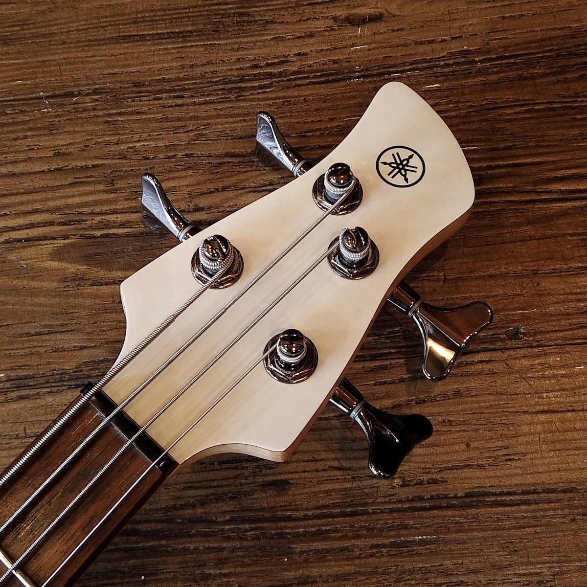 Amazon.com: Yamaha TRBX304 CAR 4-String Electric Bass Guitar