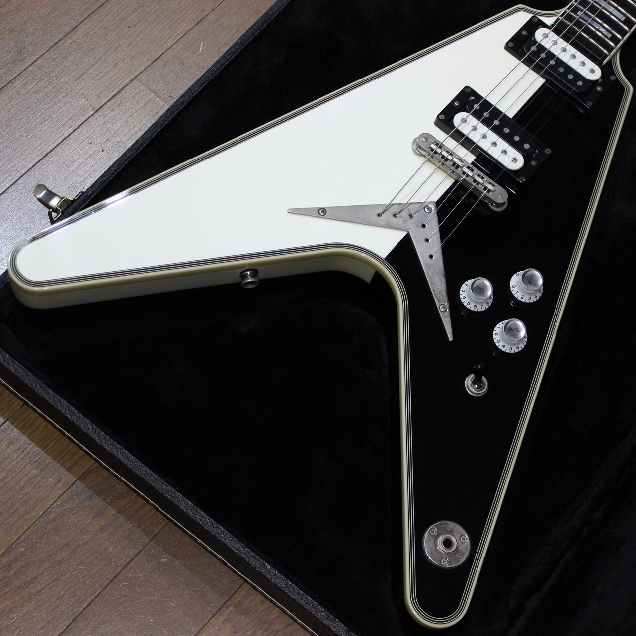 DEAN USA FLYING V MS モデル限定品 MICHAEL SCHENKER V 2005年製です