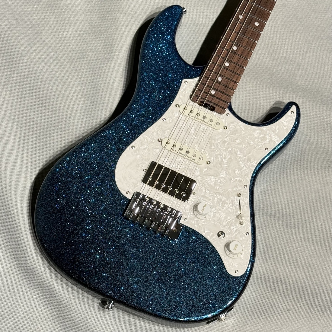 本日ラスト‼️EDWARDS エレキベース プロフェッショナルグレード レッドラメ 即納可能】EDWARDS(エドワーズ) Platinum Edition E-AMAZE-5-190