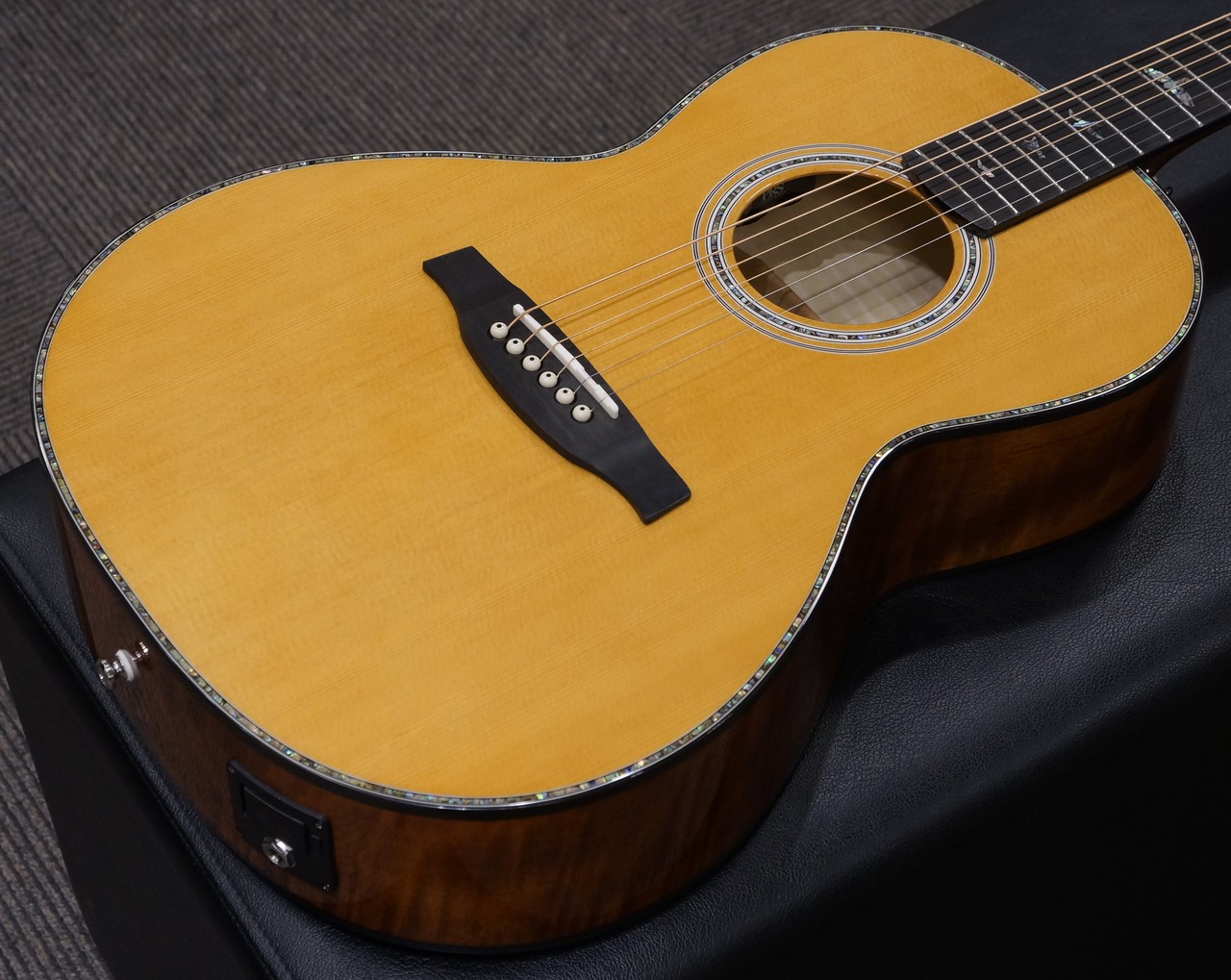 PRS SE Parlor P50E ポールリードスミス PRS SE P50E Parlor Acoustic-electric Guitar - Black Gold | Sweetwater