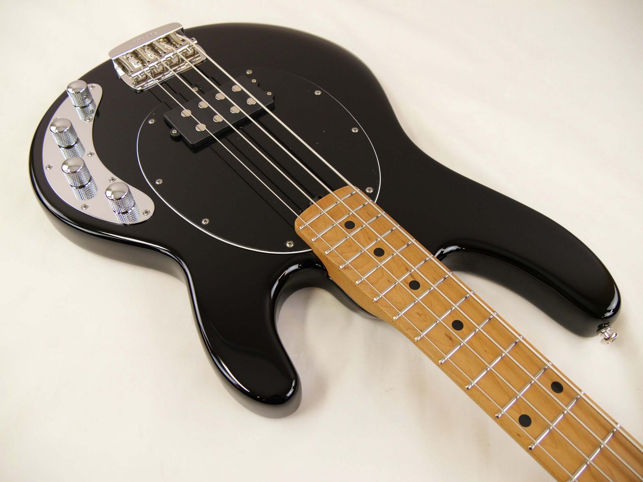 MUSIC MAN USA Stingray SR4 SP Maple (Black)（新品/送料無料）【楽器