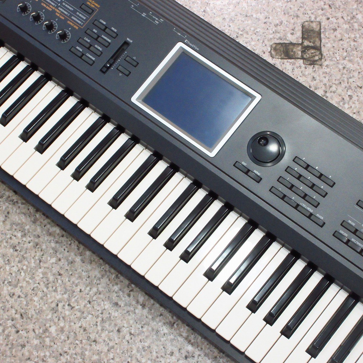 KORG TRITON Extreme 61-BK- 