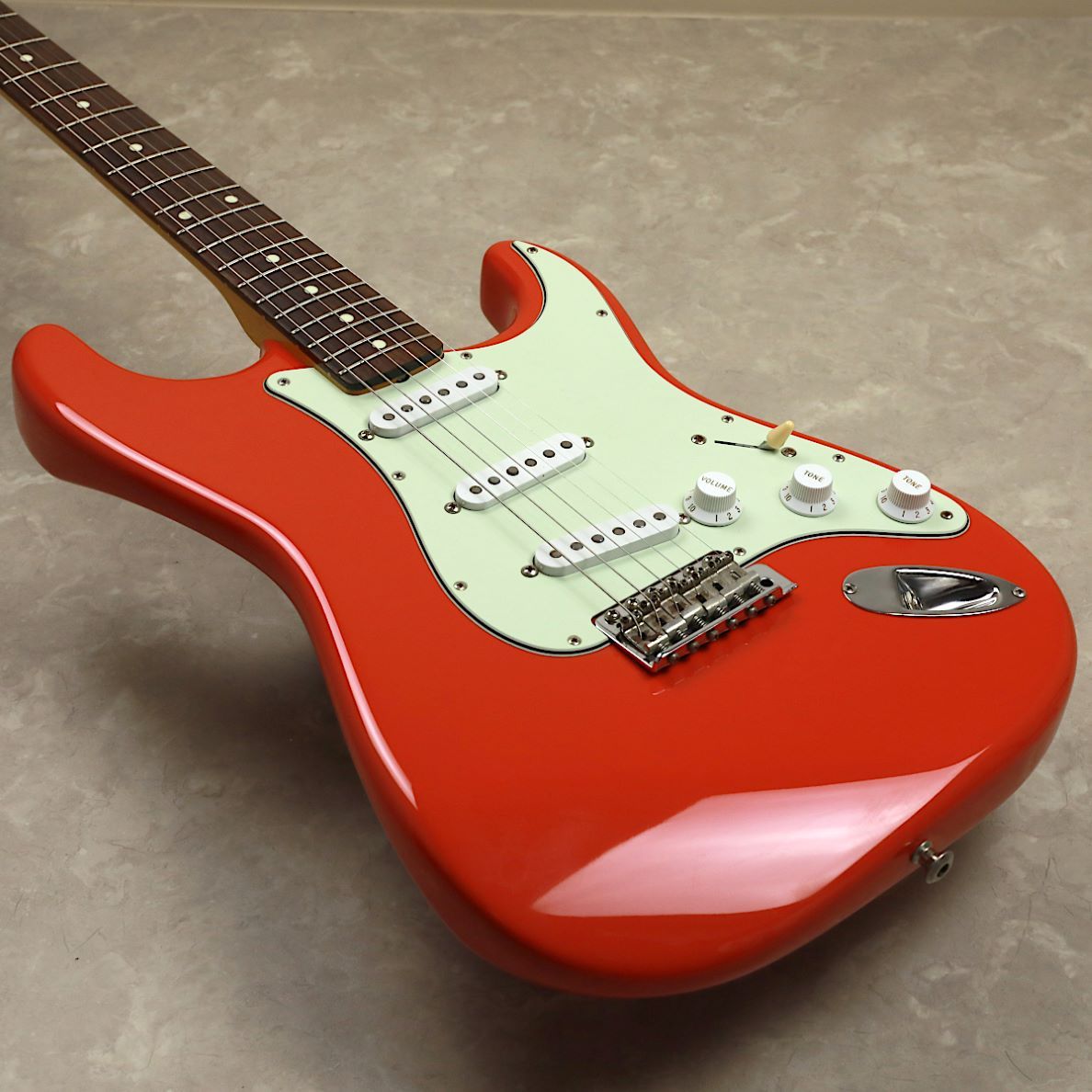 美品フェンダーFender JapanストラトキャスターST62 ディマジオPU Fender Japan ST62-TX 改 【ディマジオピックアップ搭載】（中古/送料