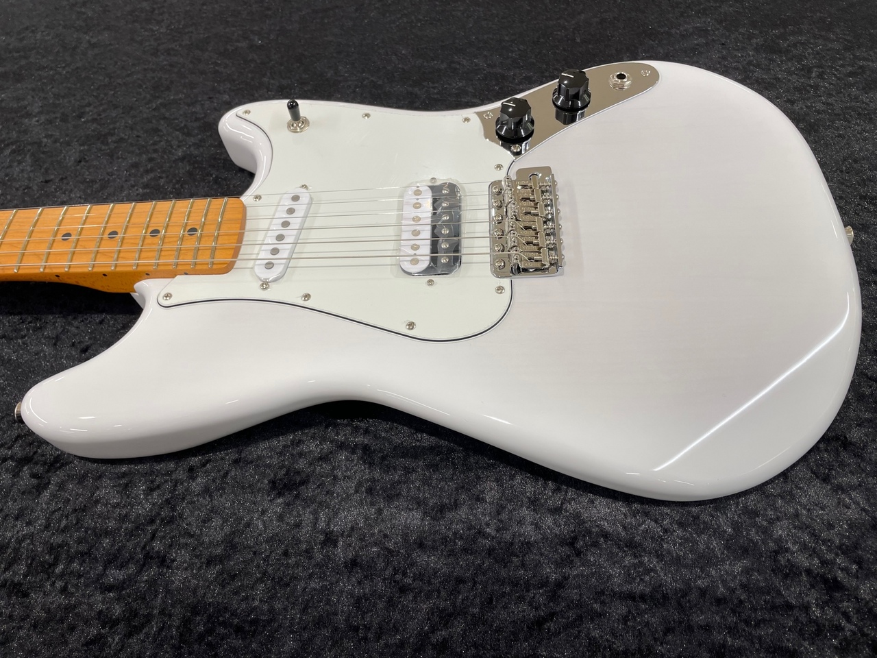 Fender Made in Japan Limited Cyclone Maple Fingerboard White