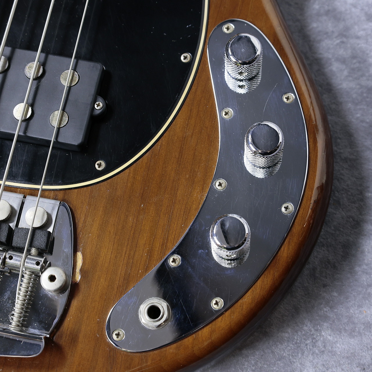 MUSIC MAN 1978 Stingray 4 - Walnut - 【5.11kg】（ビンテージ