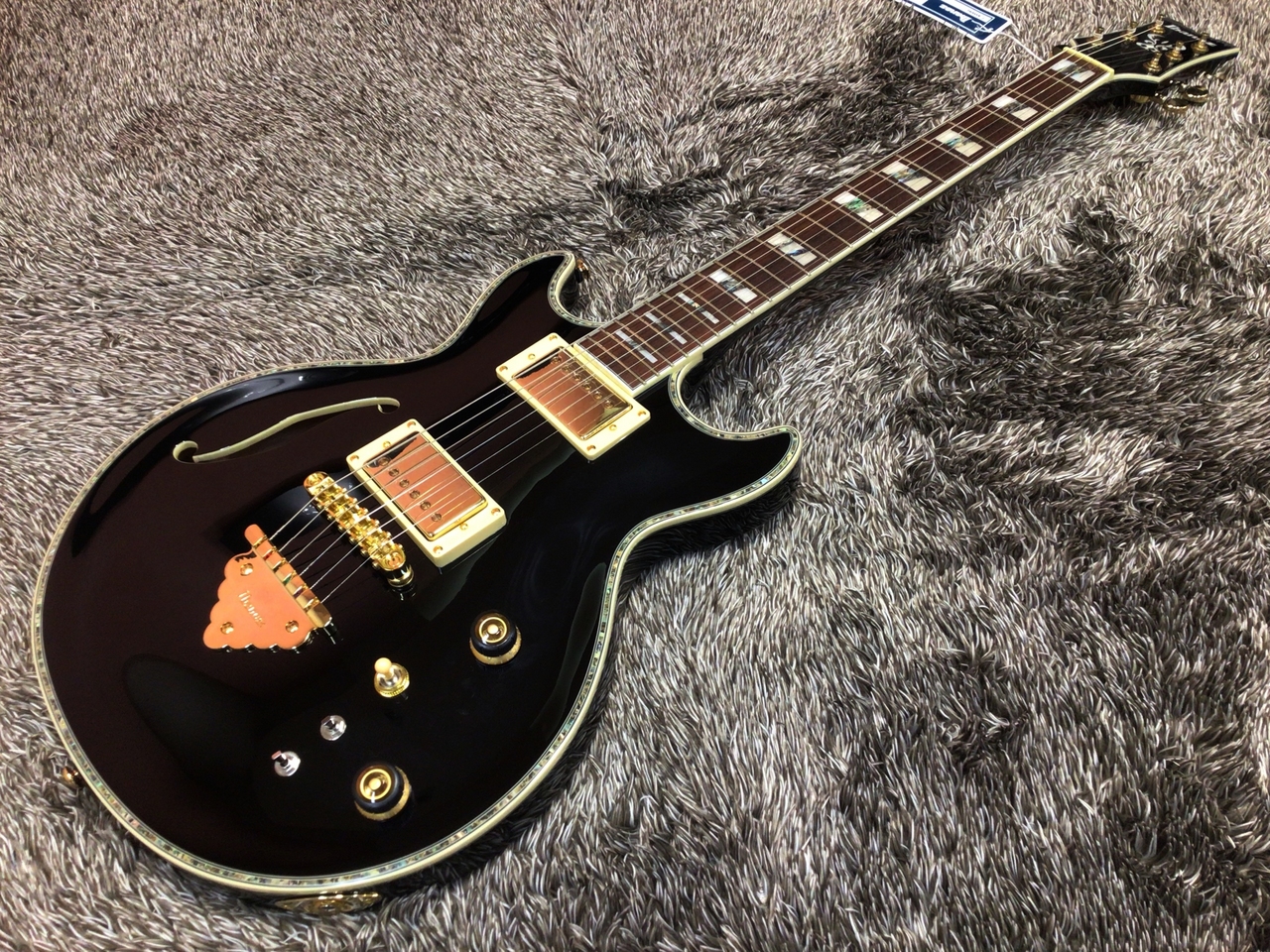 Ibanez AR520H-BK (Black)【軽量!!チェンバードボディ SPOT品】（新品