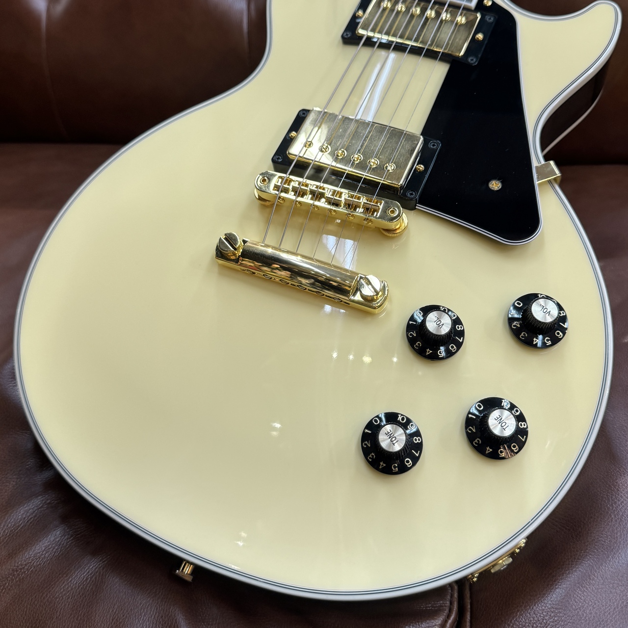 Gibson 【レア物】Les Paul Custom 70s / Butter Cream #210940088