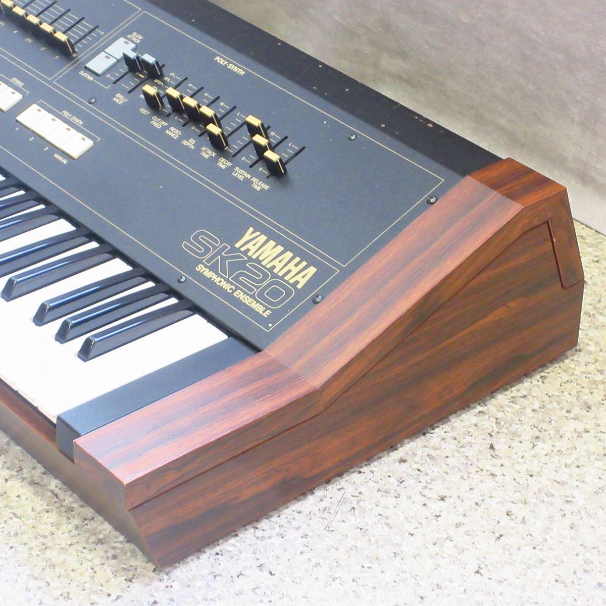 YAMAHA SK20 