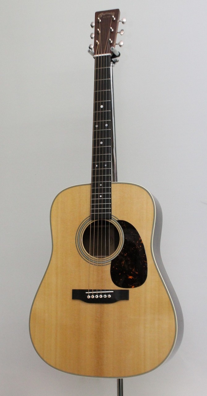 Martin D-28 standard ハードケース付 今週末までの特価です。 Martin D-28 standard ハードケース付 今週末までの特価です。 Martin