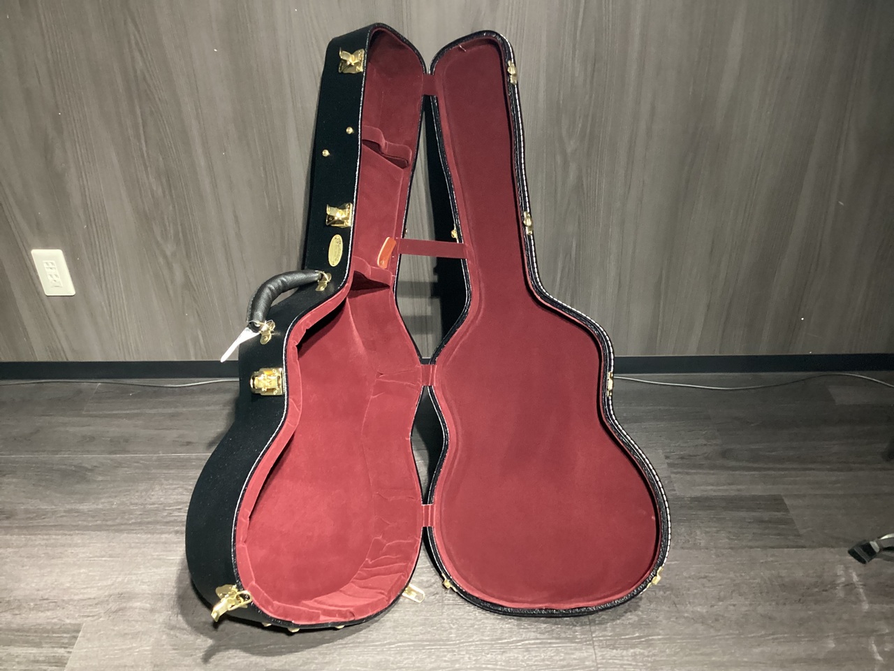 Martin Martin 533EC CASE 純正ハードケース 000 / OM 用 OOO【B級特価